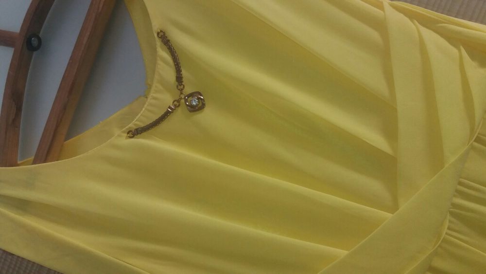 Шифоновое платье. Одето один раз. На рост 168 в пол.