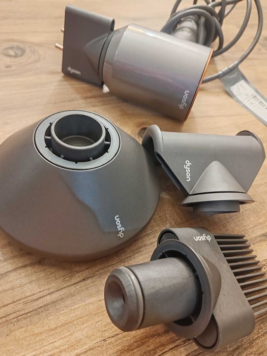 Vând Uscator de par Dyson Supersonic