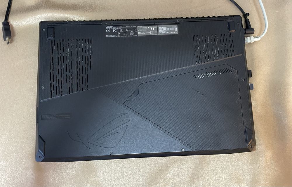 Laptop ASUS ROG Strix GL703GM 17,3″ FHD 120Hz, i7-8750H, GTX 1060