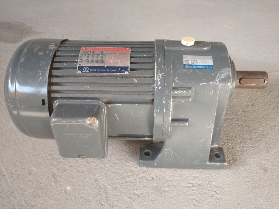 Двигатель с редуктором