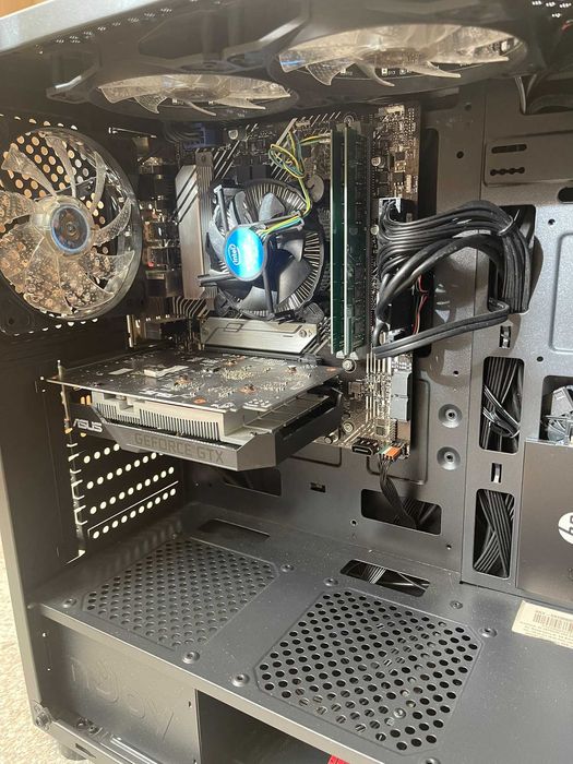 Sistem Desktop Gaming Powered by Asus