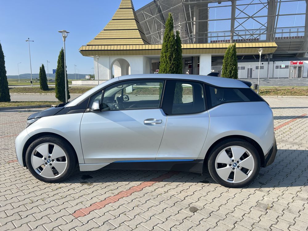 Vând sau schimb BMW I3