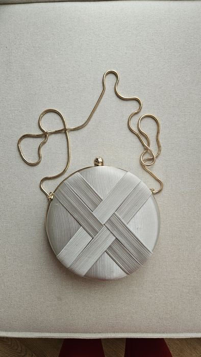 Официална сатенена чанта клъч с метална дръжка