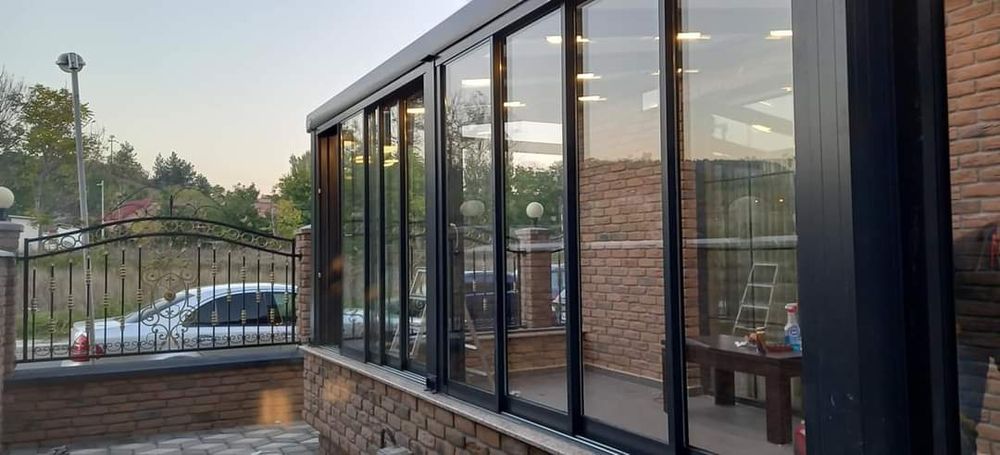 Închideri în sticla ghilotina , glisante. Pergole în rate . Avans mic