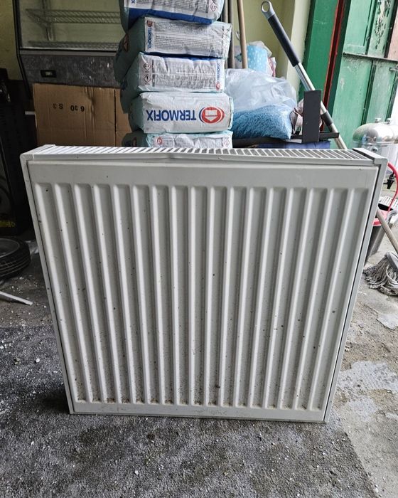 Vând 2  calorifere oțel, 150 de lei buc.