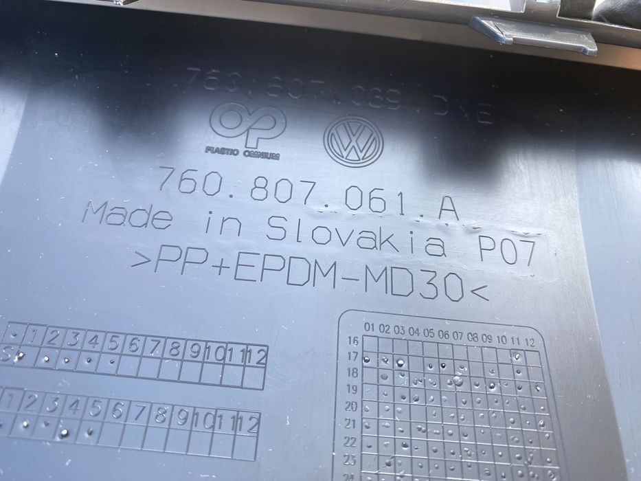 Spoiler VW Touareg 3 2018 - 2022 grila inferioara bara fata