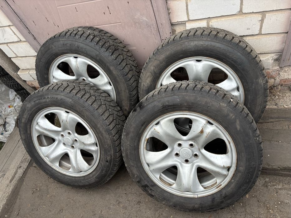 Диски с шинами зимние в сборе 225/60/17 в отличном состоянии