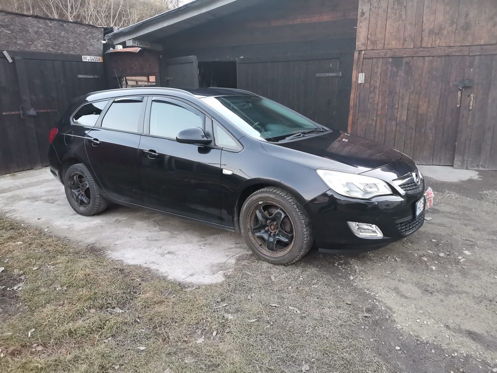 Opel Astra J, neagră, motor 1.7 tourer, 110CP