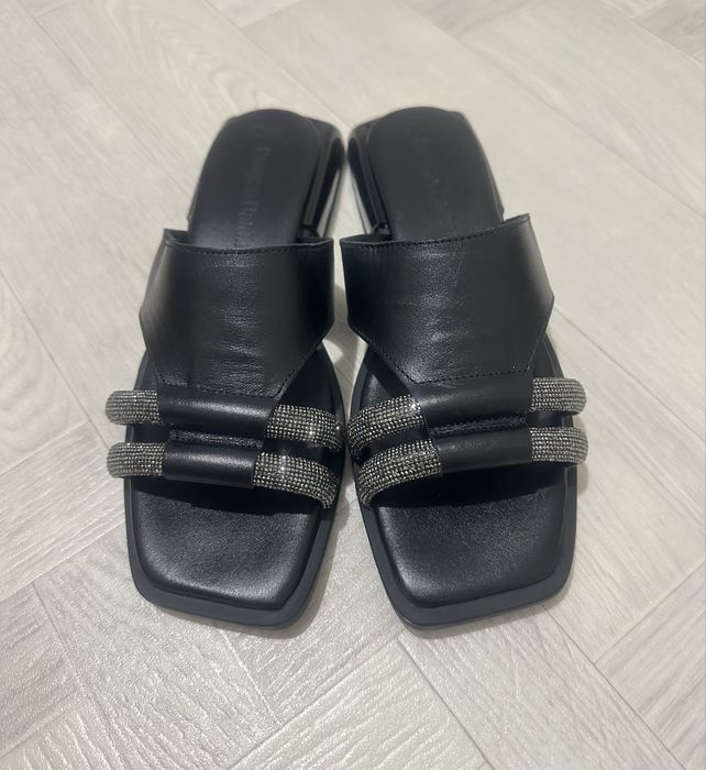 Кожанные тапочки. Резиновые тапочки