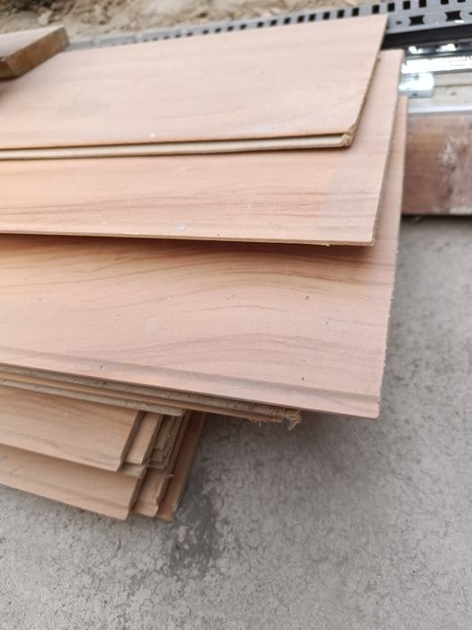 Диван и панель для стены даром