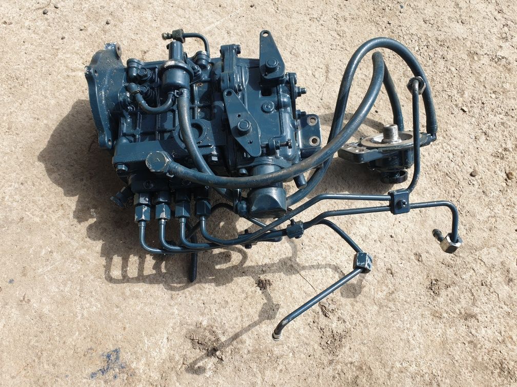 Pompa injectie motorina motor kubota V3300 V2203 V1905