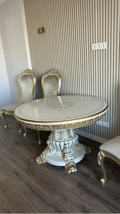 Стол новый и стулья