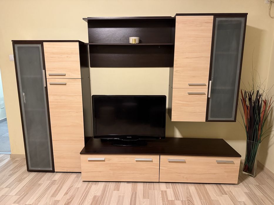 Set living 4 piese impecabil-Comoda TV,Dulapuri podea/suspendat,Polita