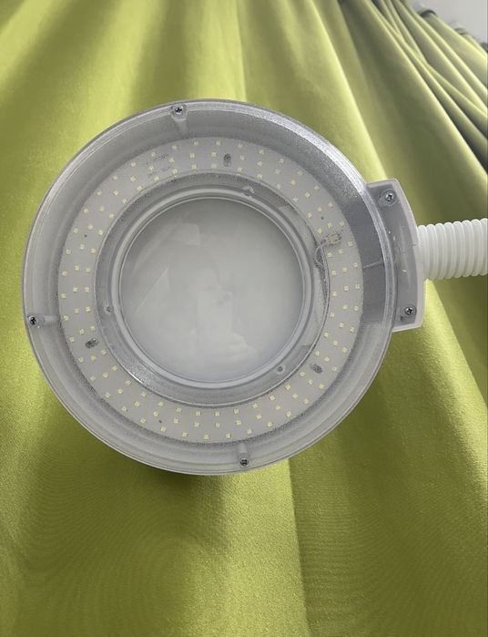 Продаю лампу-лупу