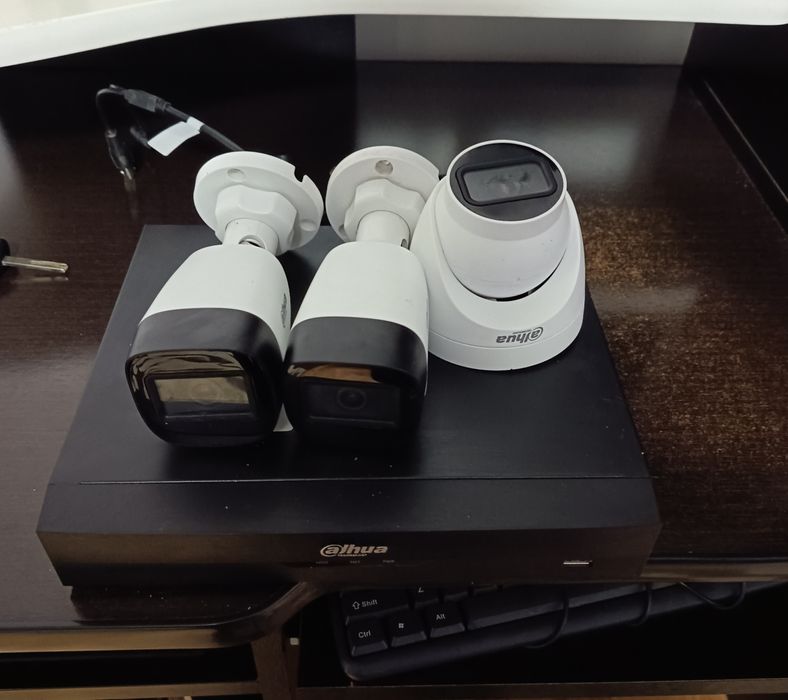 DVR Dahua + 3 camere 4MP