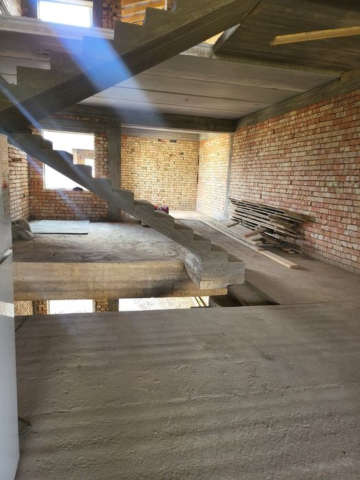 Яшнаобод т, Дустлик парки якинидаги уй сотилади