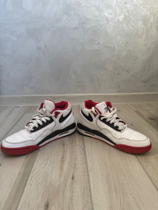 Маратонки Nike, Adidas