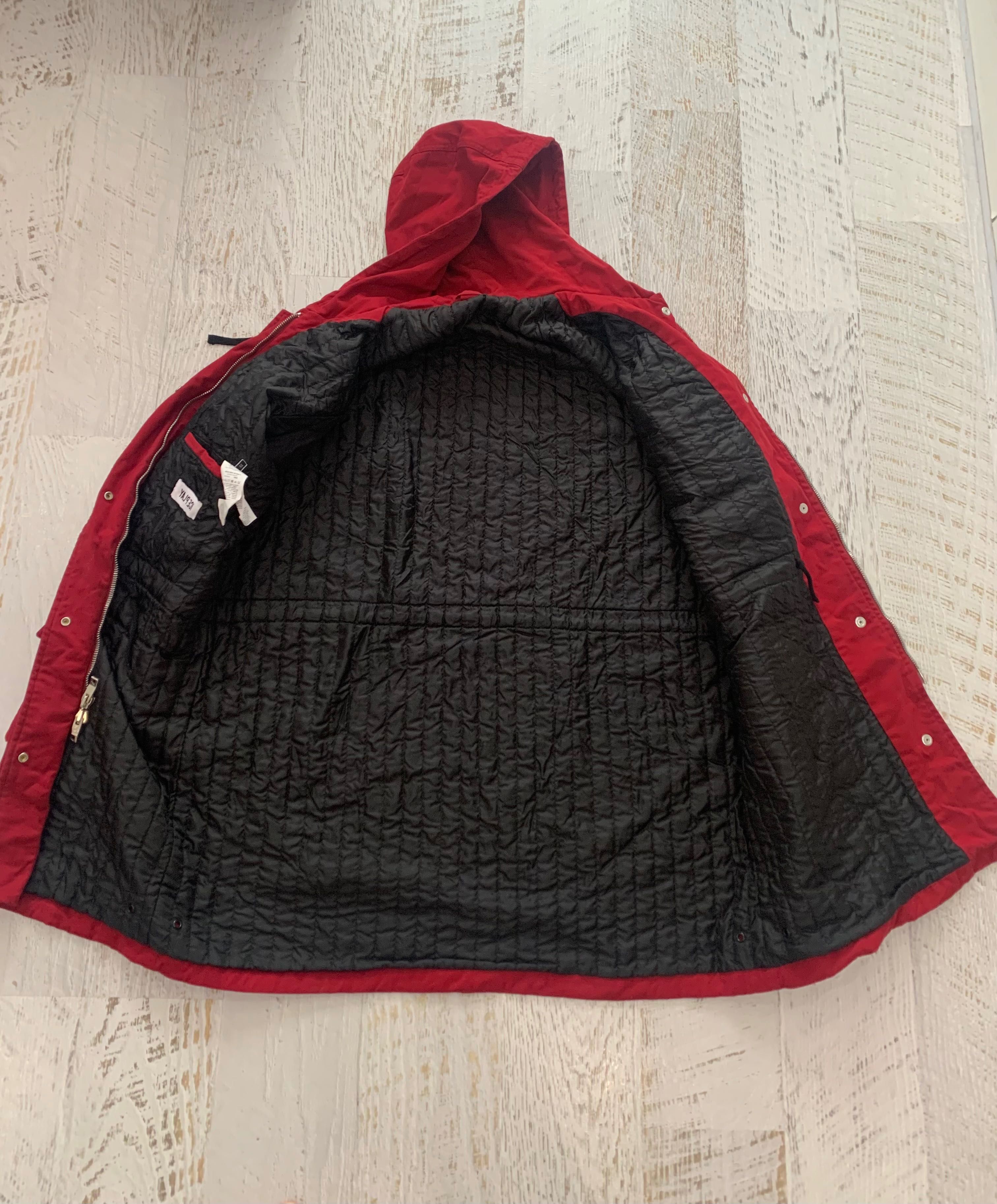 Продавам чисто ново яке ICEBERG 1974