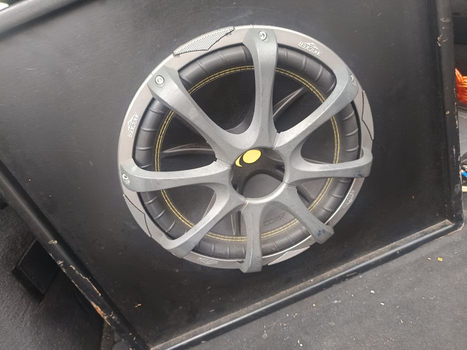 Vând tub de bass și statie