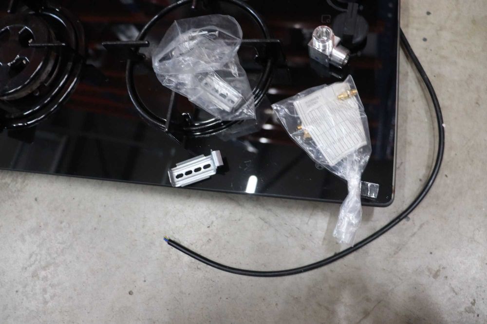 Вграден газов котлон Bosch POH6B6B10I, 4 горелки, стъкло, черен, 3300W
