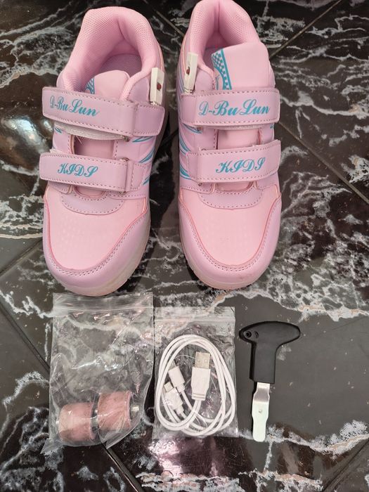 Маратонки с колелца, светещи, 32 номер