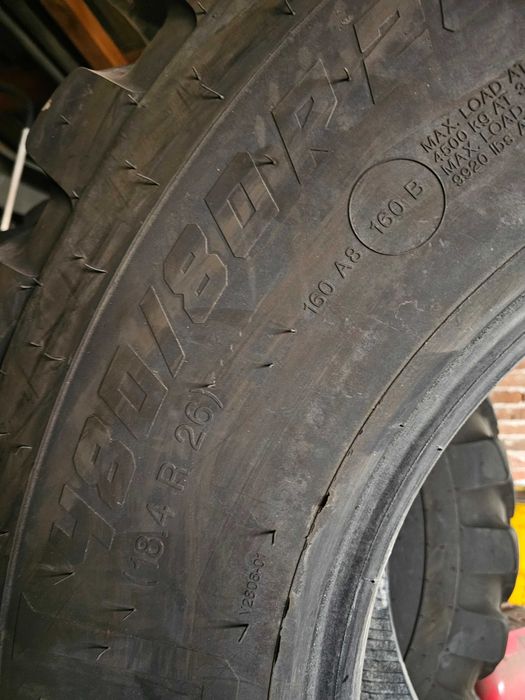 Продавам Гуми за багер VREDESTEIN - 480/80 26 - 18.4 - 26
