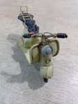 Винтидж метална фигурка, вдъхновена от скутер Vespa,.