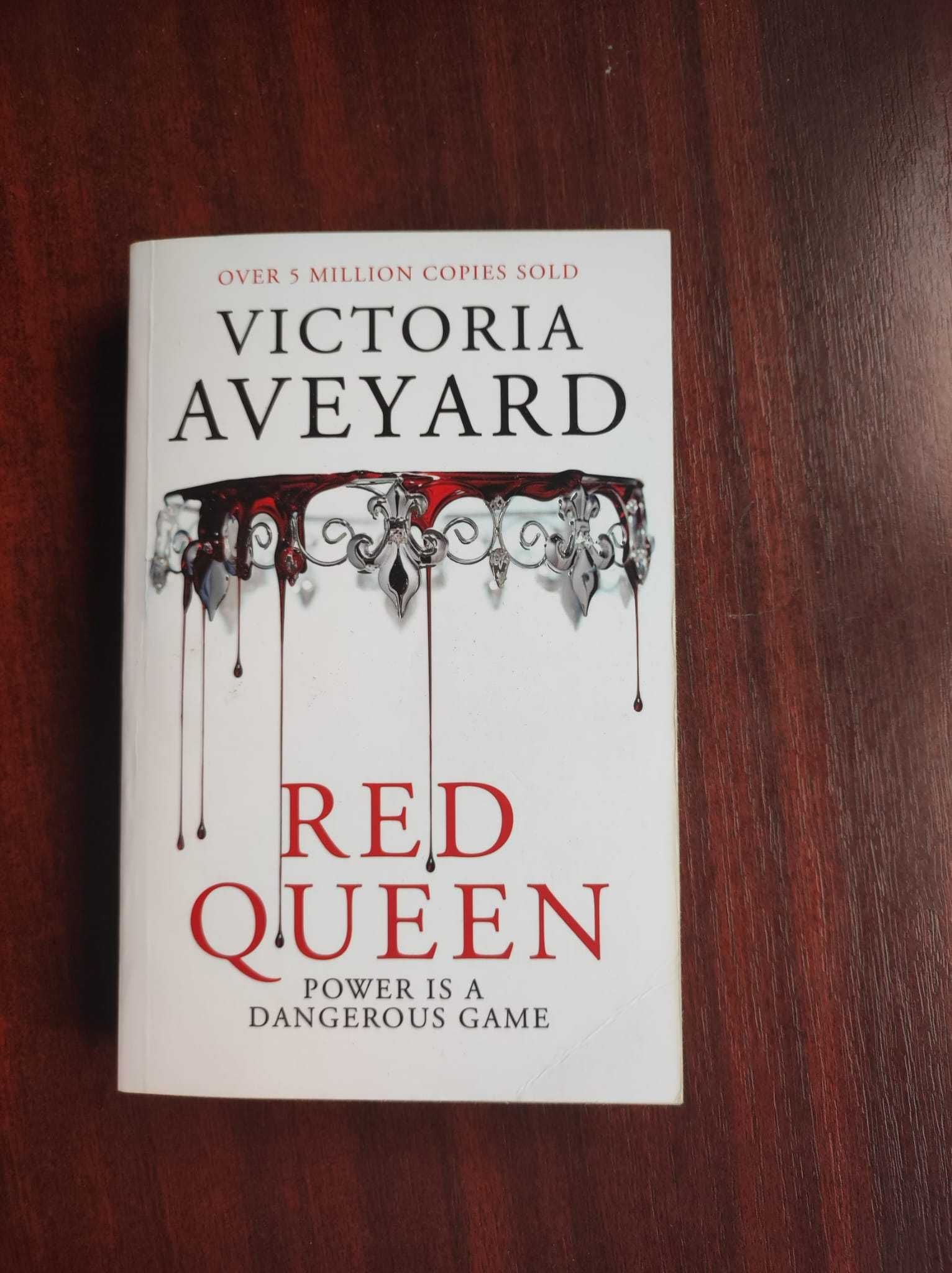 Romanul "Red Queen" de Victoria Aveyard