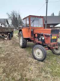 Vând tractor U650 cu remorcă și plug