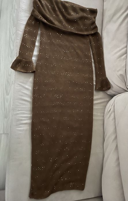 Кафява, дълга  рокля