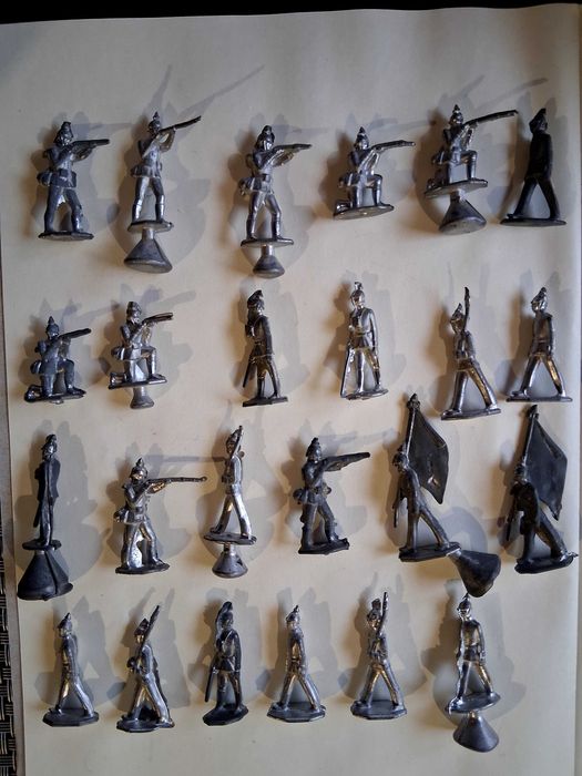 Оловни войници  .