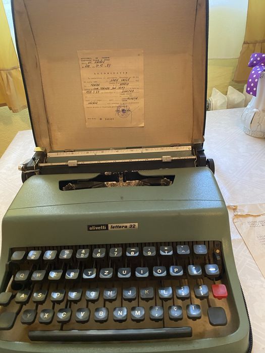 Vand maşină de scris Olivetti Lettera 32