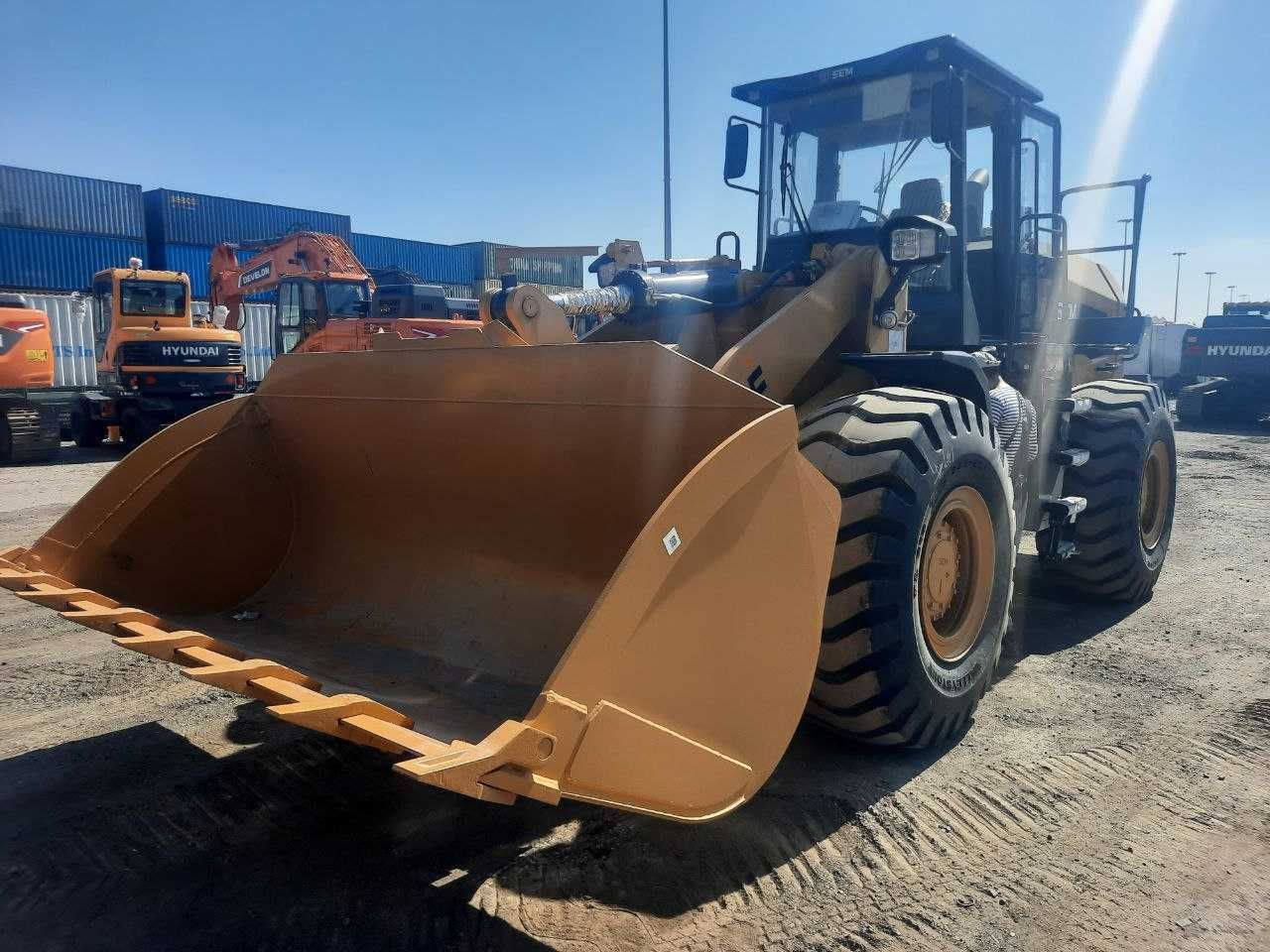 Фронтальный погрузчик SEM655D