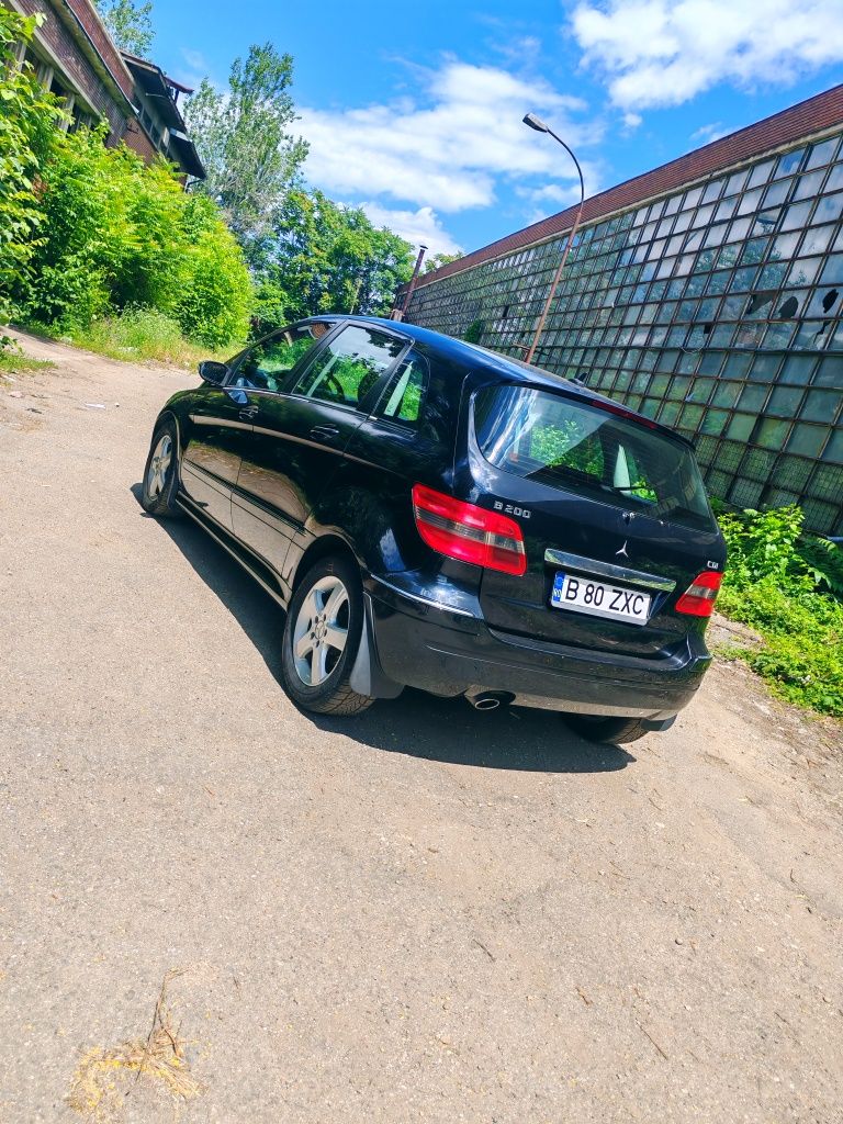 Mercedes B200 Avantgarde (clima, trapă panoramică, consum  mic)