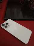 Vand iphone 14 pro max are o mica pata