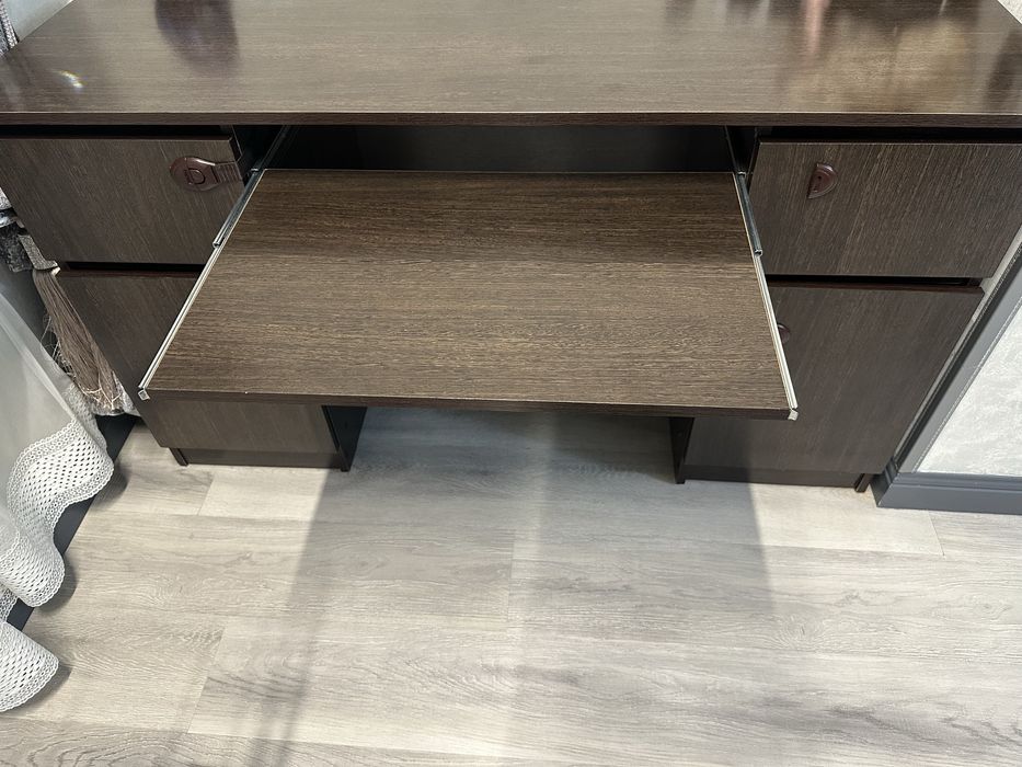 Рабочий письменный стол