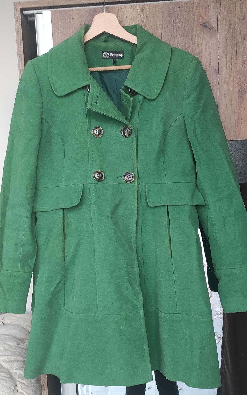 Пролетно палто в зелено