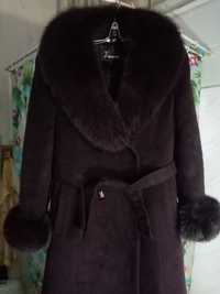 Продам женское  пальто с натуральным мехом