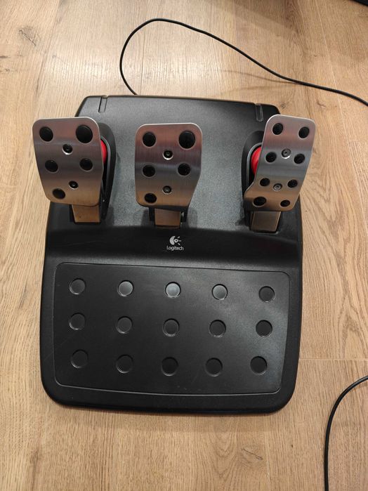 Волан с педали и скоростен лост Logitech G27