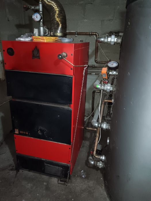 Vând centrala  pe lemn sau cărbuni de 47 kw folosita doar o iarnă