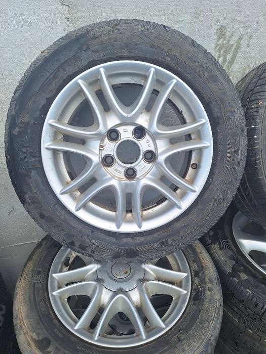 Buna ziua ! Vand urgent  patru   seturi de  jeante  pe 15 cu anvelope