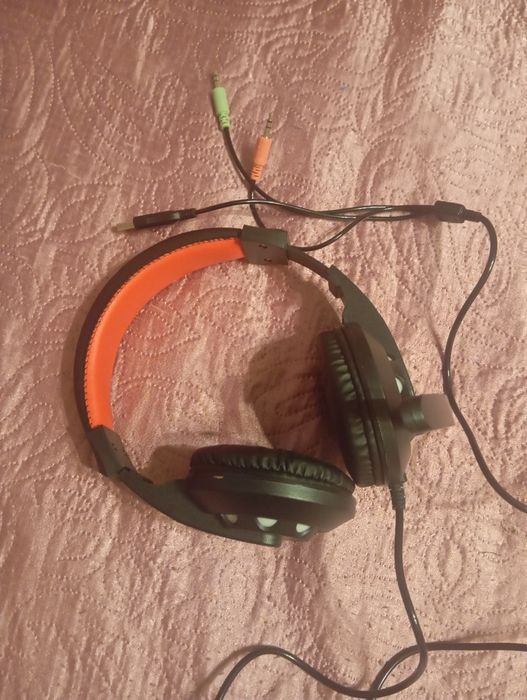 Продам игровые наушники с микрофоном