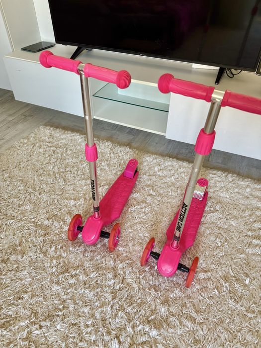 Trotinetă fete roz cu lumini 3-7 ani