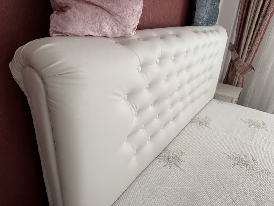 Pat dormitor cu saltea, 160x200, impecabil