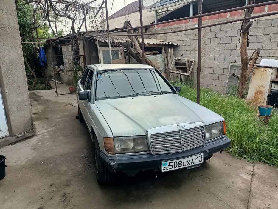 мерседес 190 2.0л 1986г