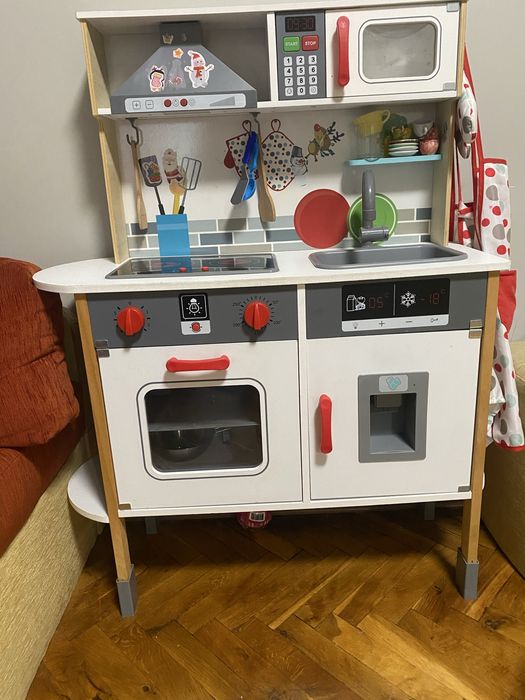 Играчка и детска кухня