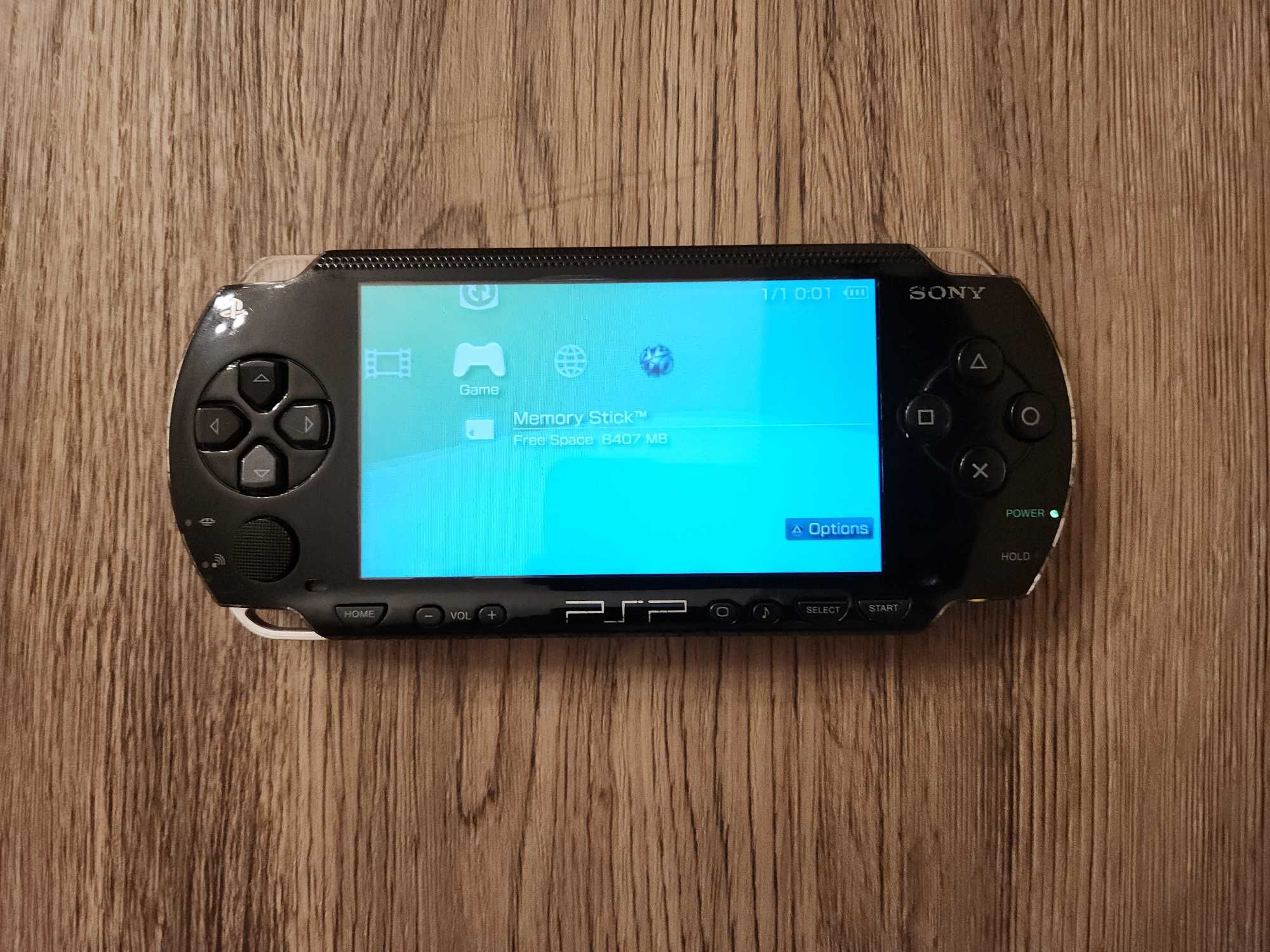 PlayStation Portabil (PSP) 1004 - modat, complet functional, card 64GB