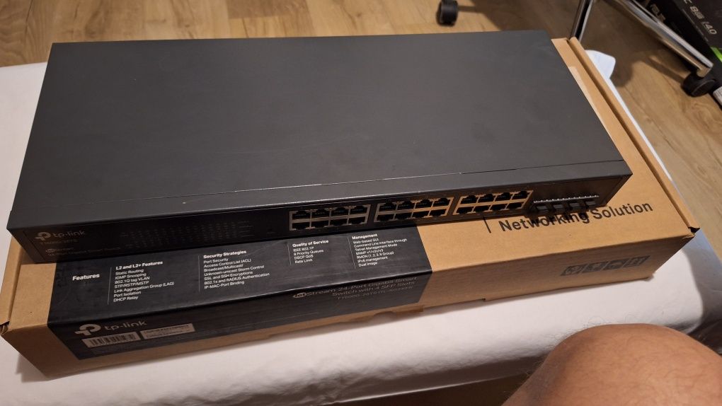 Switch TP-Link TL-SG2424, 24 porturi + 4 sloturi SFP individuale, Giga