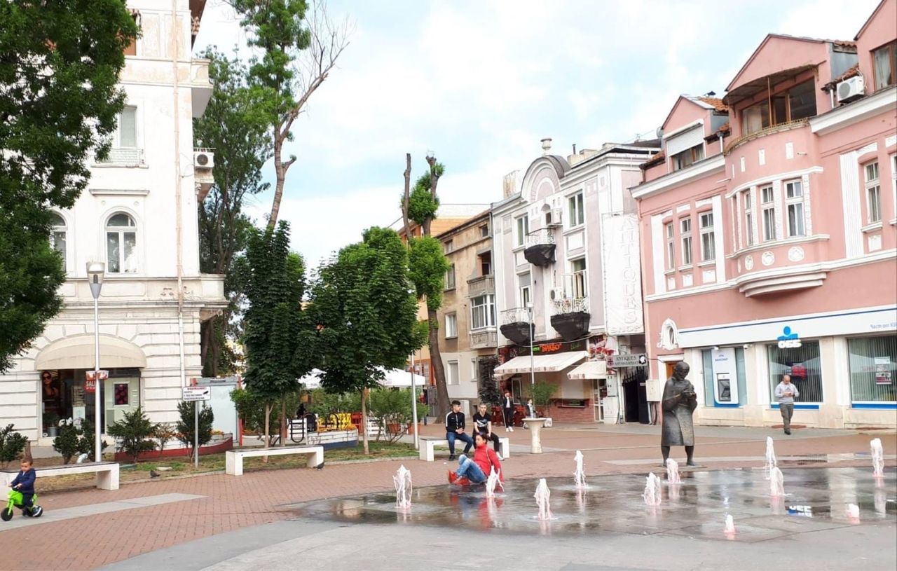 Продава се Двустаен апартамент в Варна, Погреби - 89 кв.м за 2461 €/кв.м - Снимка #1