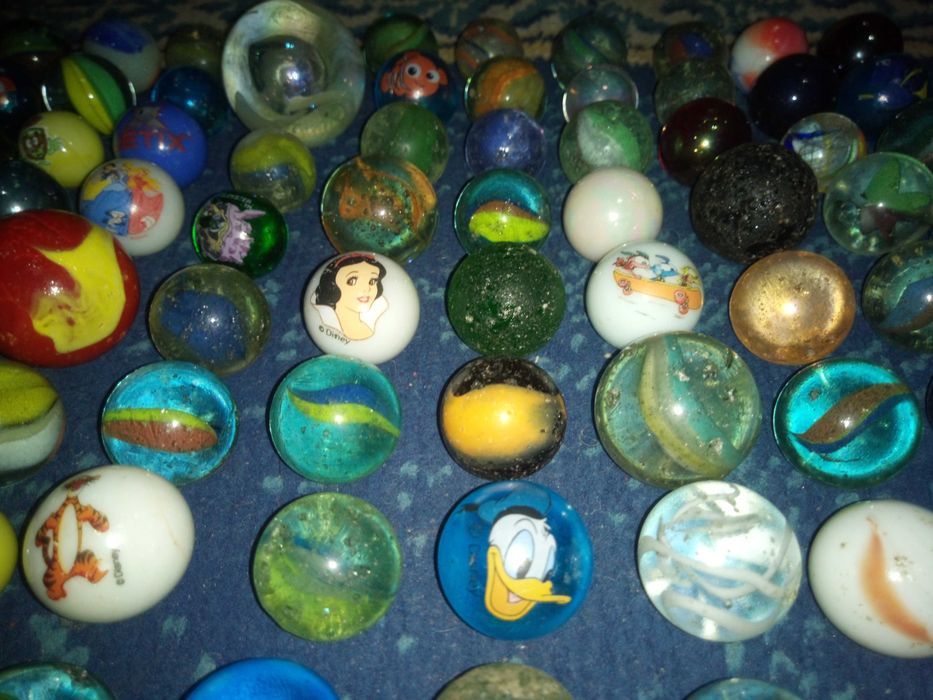 de   vanzare  bila  marmura  din     sticla   !!!